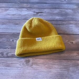 TOMS Logo Beanie in Mustard
